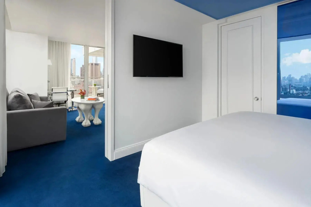 NoMo Double Suite with balcony (full double bed)