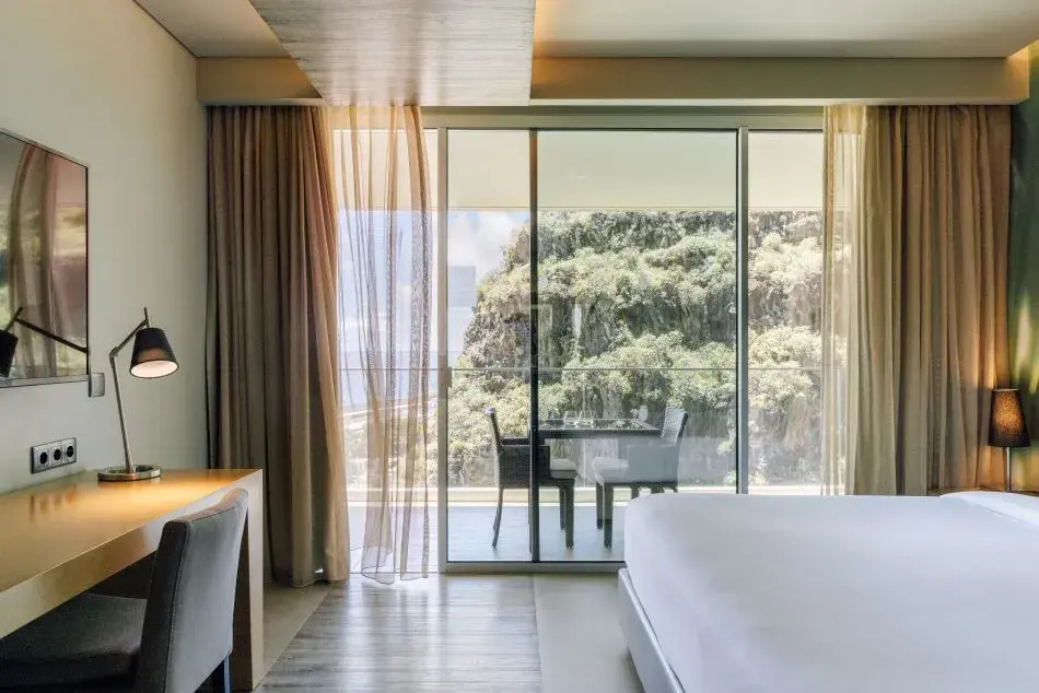Side Ocean Double Suite (full double bed)