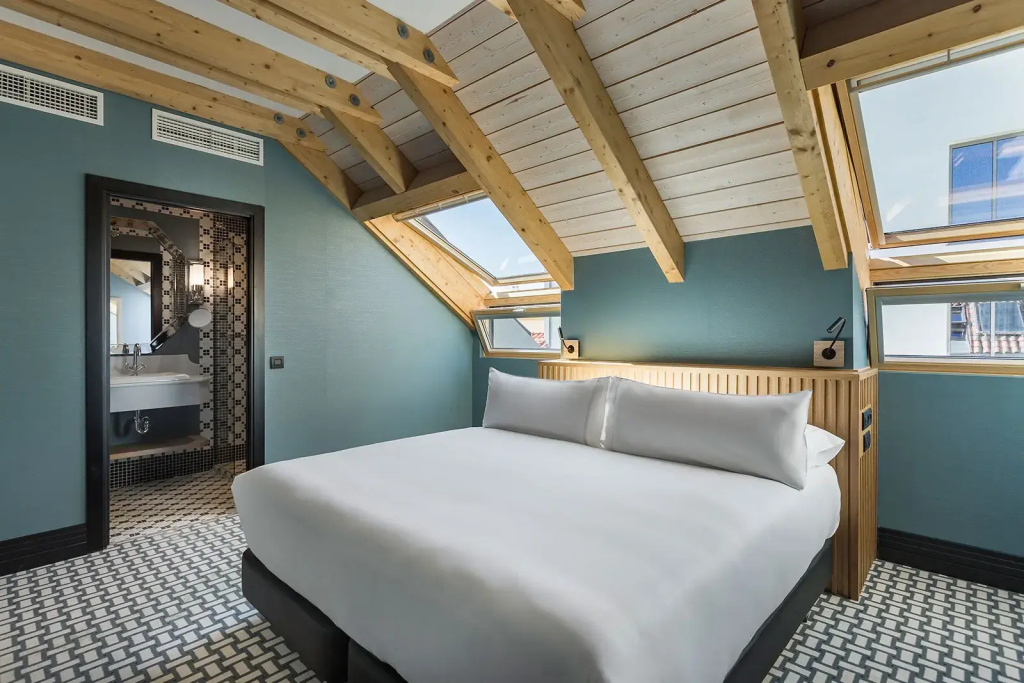 Double Penthouse Room (full double bed)