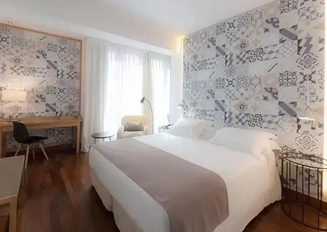 Hotel Vincci SoMa - Tap to explore photos
