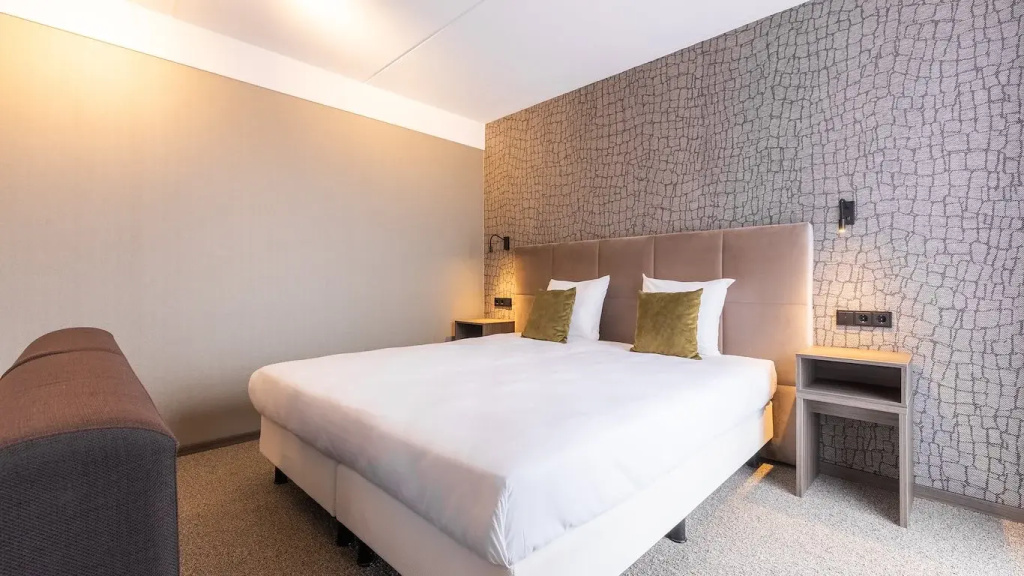 Double Suite (full double bed)