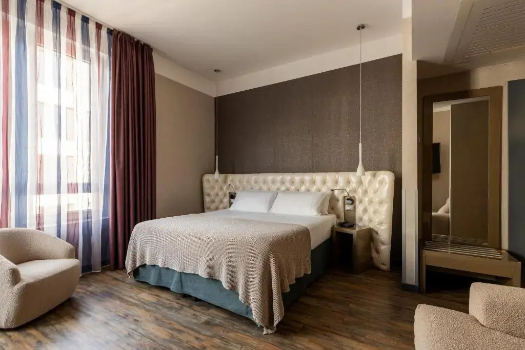 Double Junior Suite (full double bed)