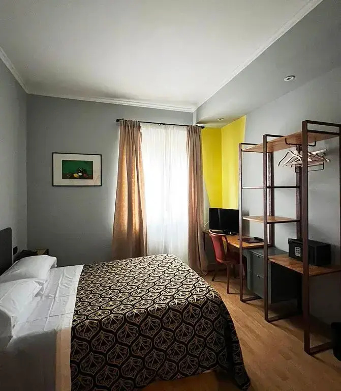 Double room (full double bed)