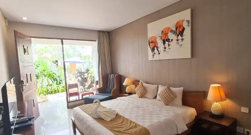 Deluxe Double room with pool view (full double bed)