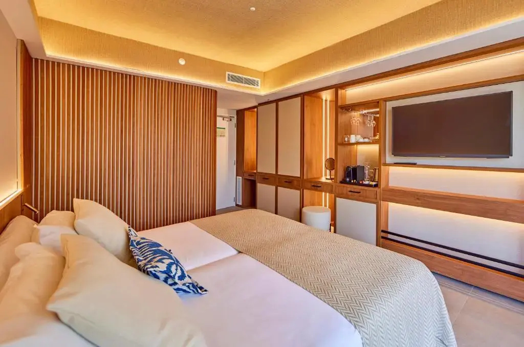Double room (full double bed)
