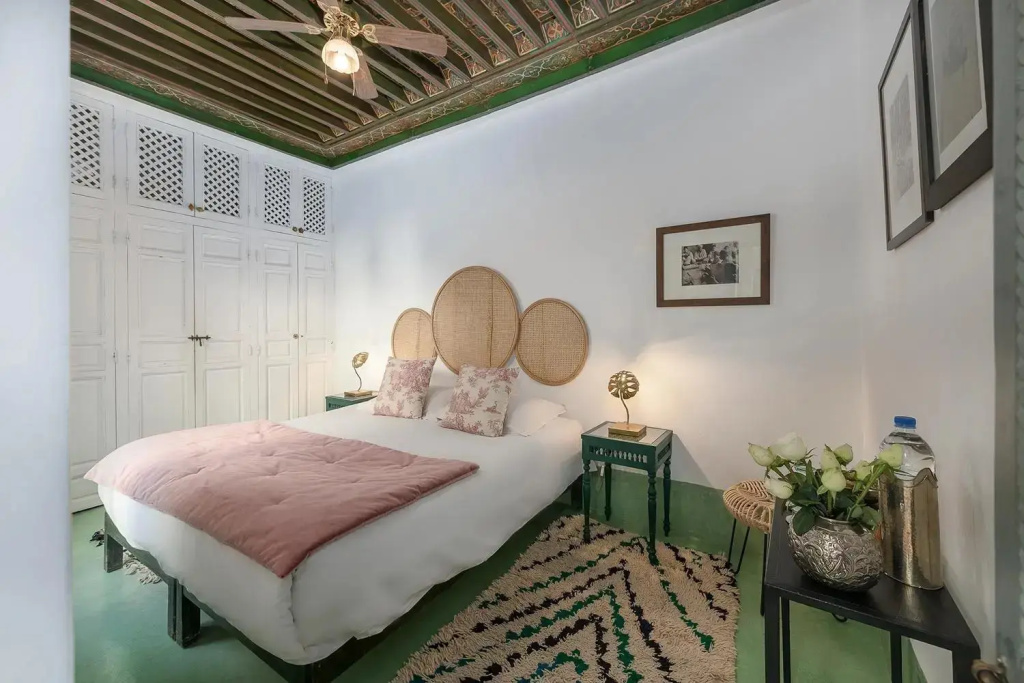 Menthe Double room (full double bed)