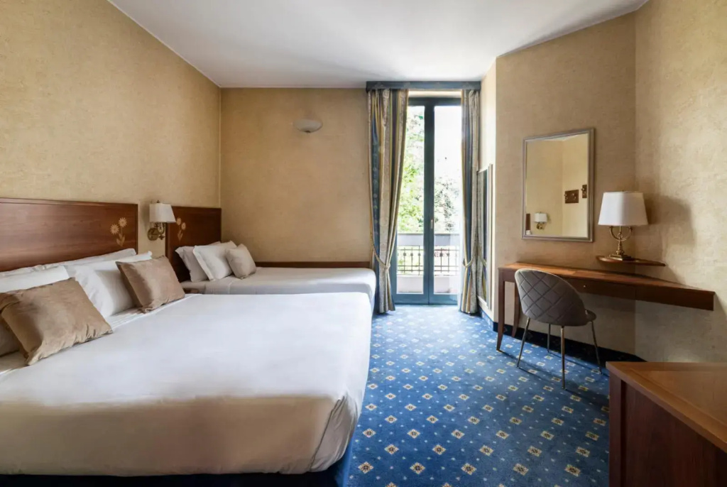 Double room with balcony (full double bed)