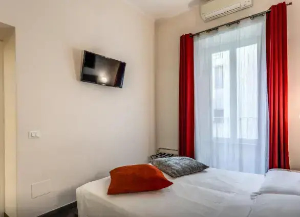 Double Suite (full double bed)