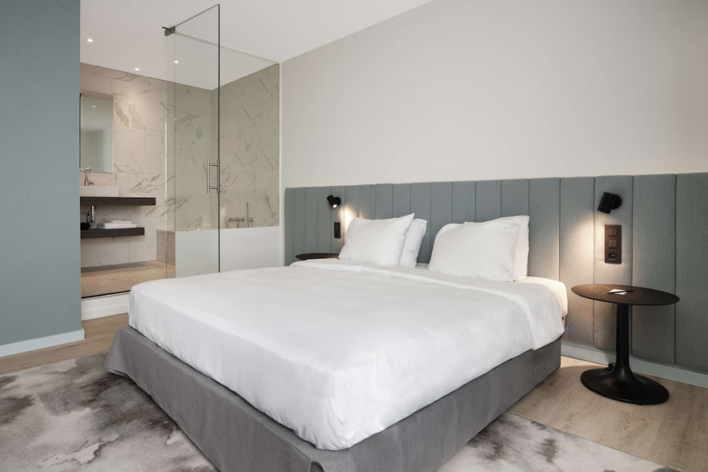 Double Suite (full double bed)