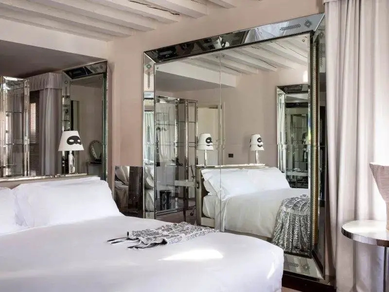Grand Canal Double Suite (full double bed)