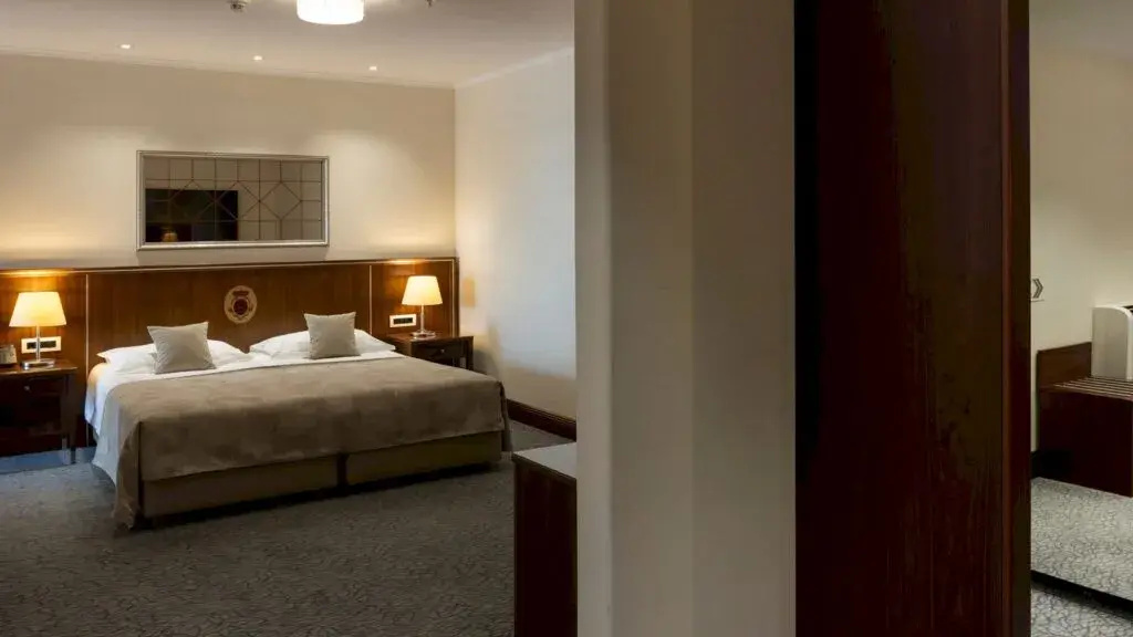 Classic Double room with balcony (full double bed)