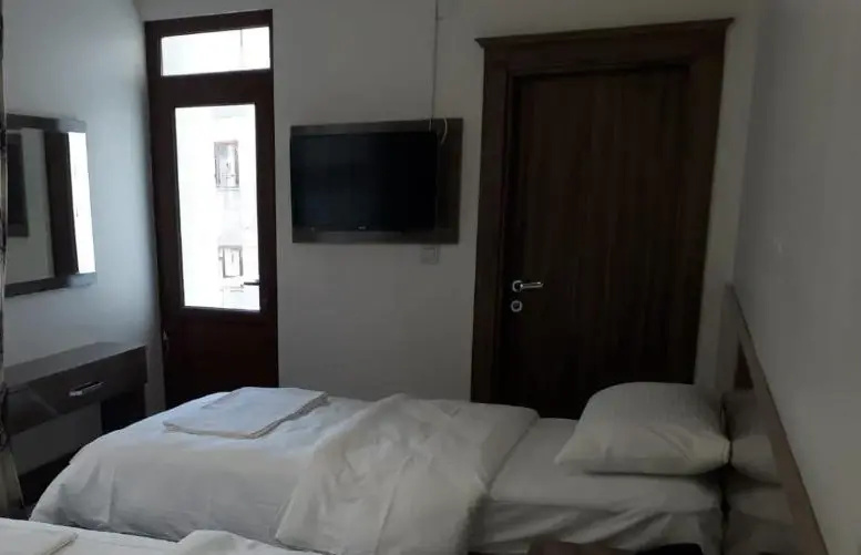 Double room with balcony (full double bed)