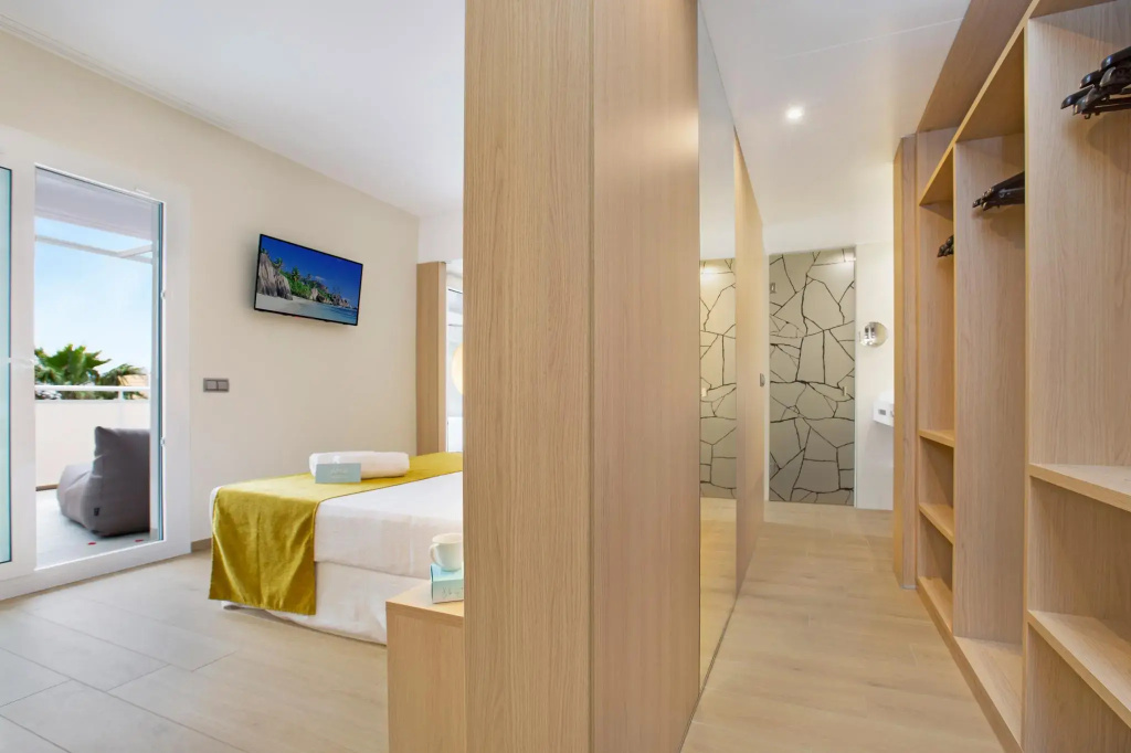 Exclusive Plus Double room (full double bed)