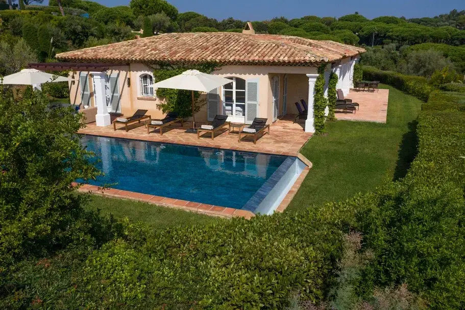 4 Bedrooms Villa