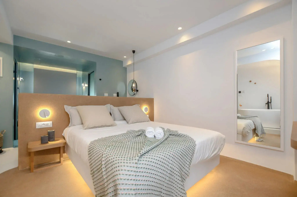 Laertes Deluxe Double room (full double bed)