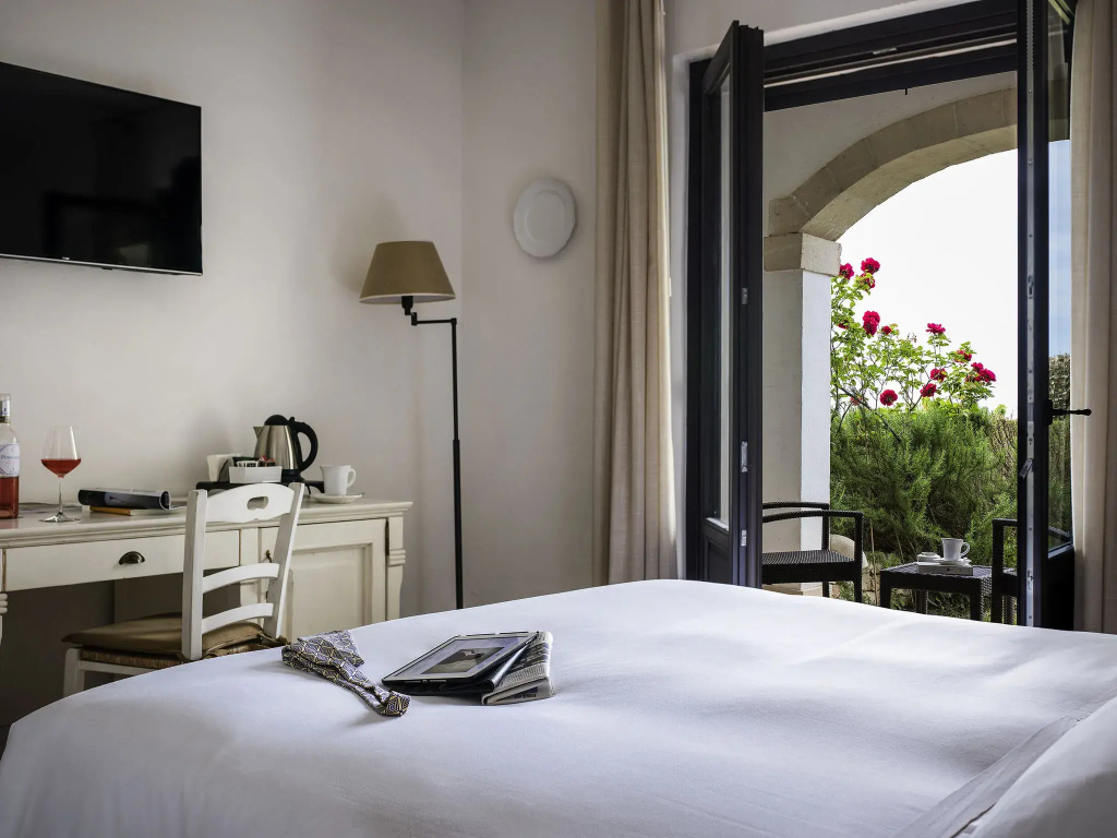 Deluxe Double room (full double bed)