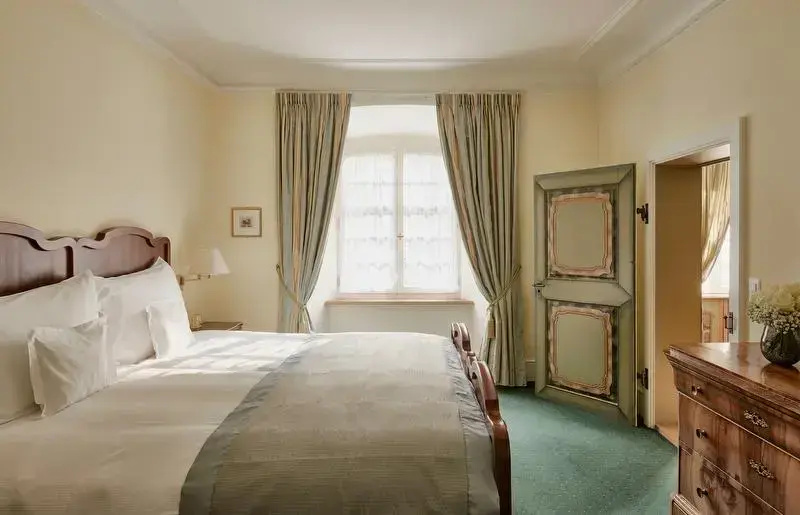 Palais Double Suite (full double bed)