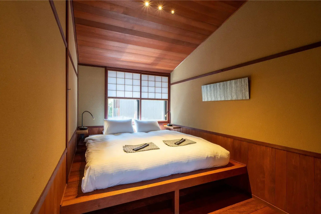 Sen Double room (full double bed)
