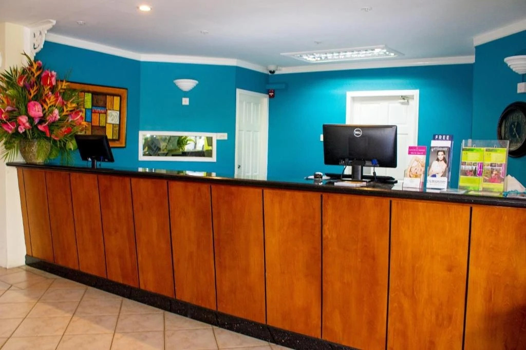 Bay Gardens Hotel - Général