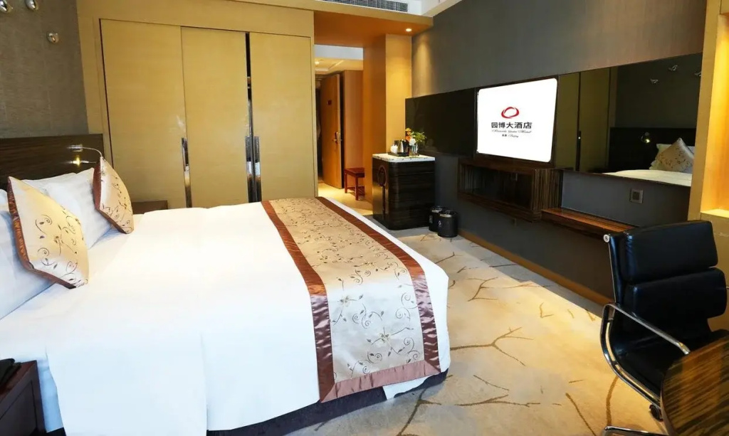Deluxe Double room (full double bed)
