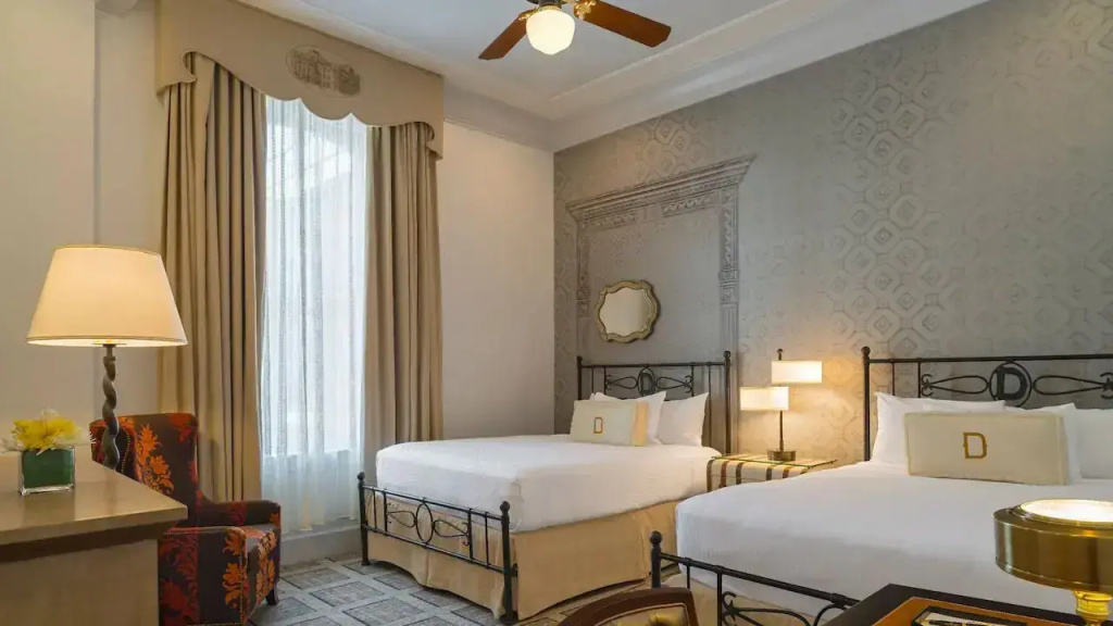 Double room with city view (twin beds)