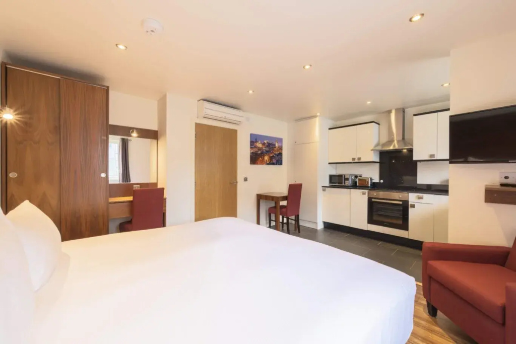 Holyrood Aparthotel - Chambres