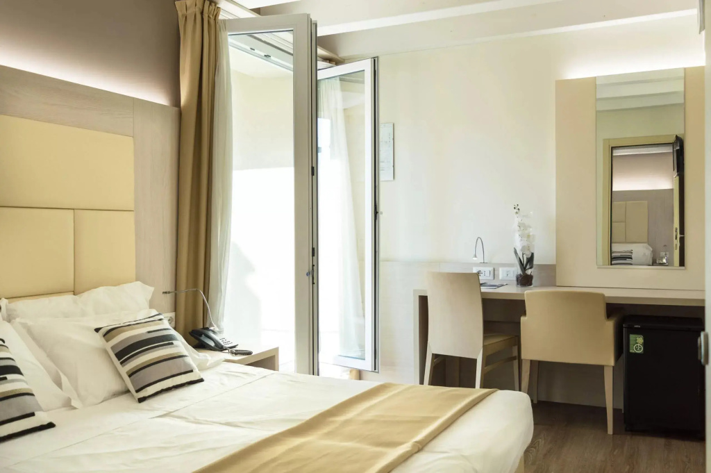 Superior Connecting room