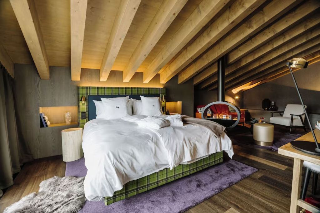 Roof Double Suite (full double bed)
