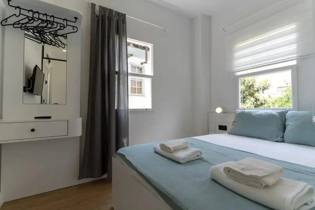 First Floor Double Suite (full double bed)