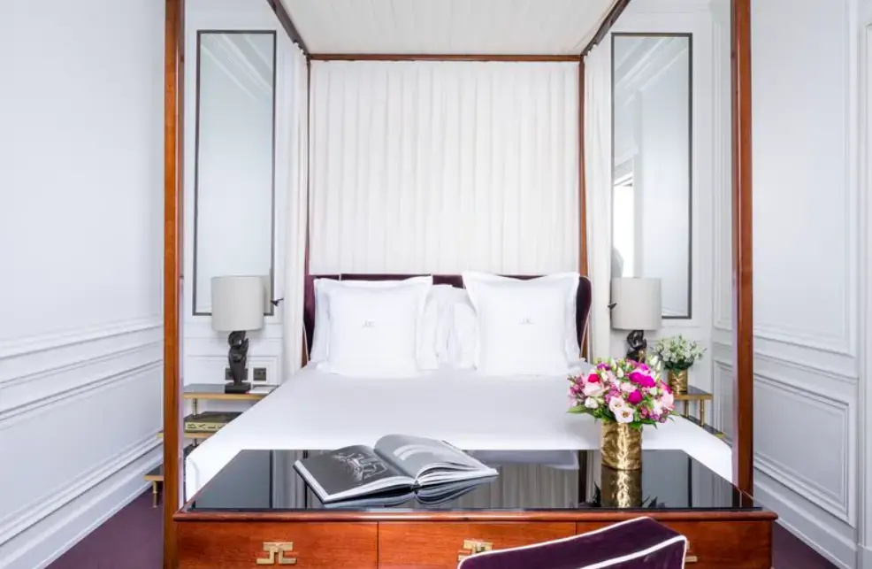 Deluxe Double room (full double bed)