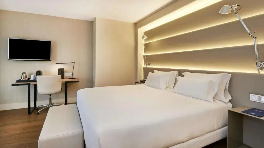 Double Suite (full double bed)