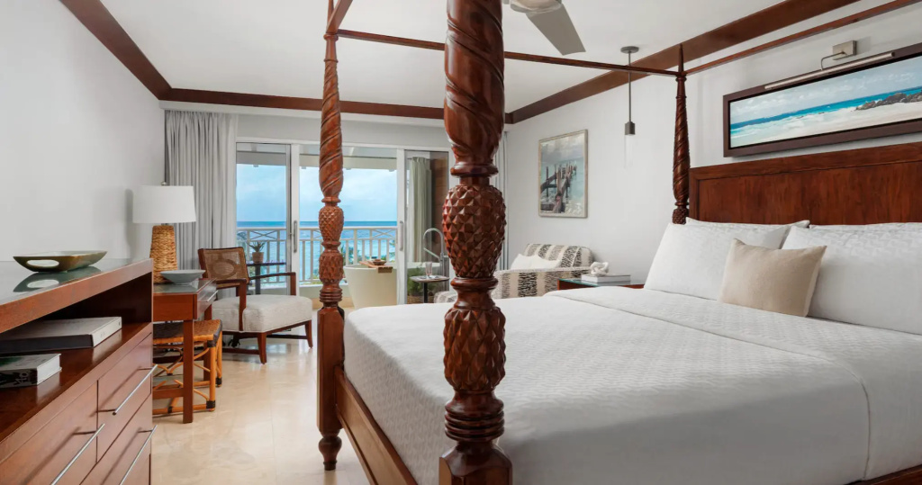 Club Double Suite with balcony and beachfront (full double bed)
