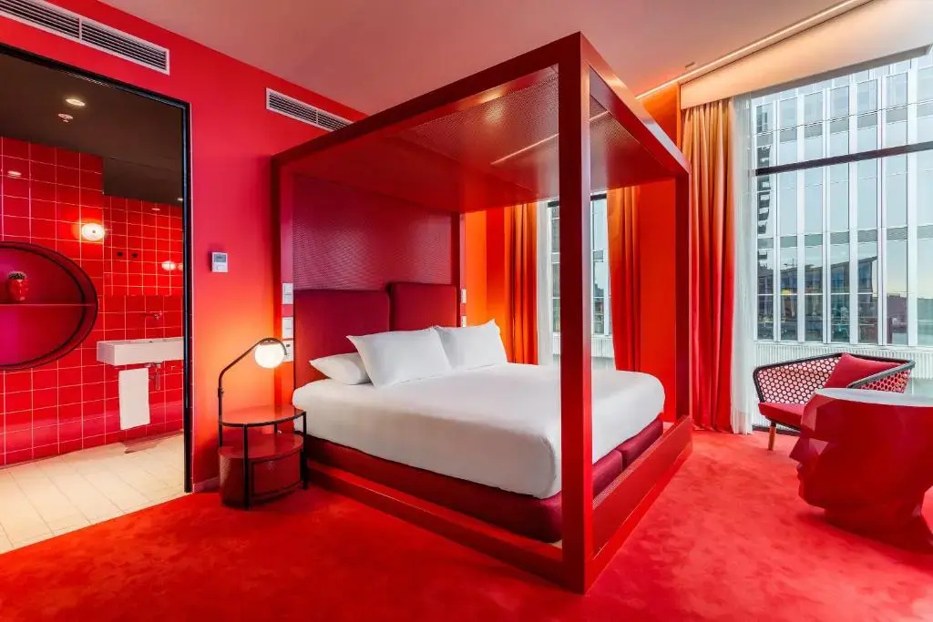Double Suite (full double bed)