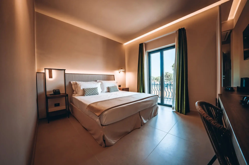 Double Junior Suite with balcony (full double bed)