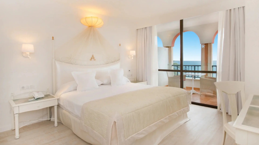 Double Suite with sea view (full double bed)