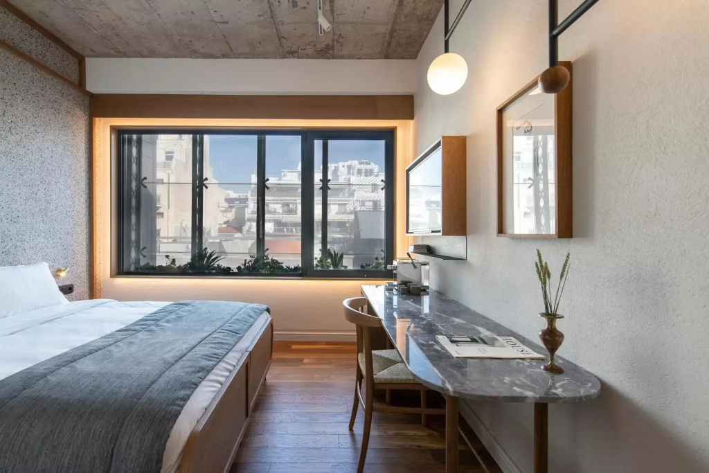 Small Double room (full double bed)