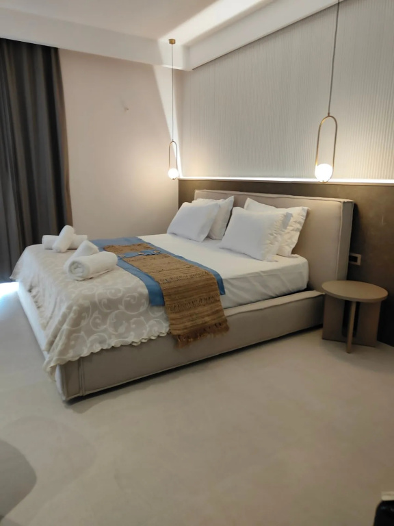 Double Junior Suite (full double bed)