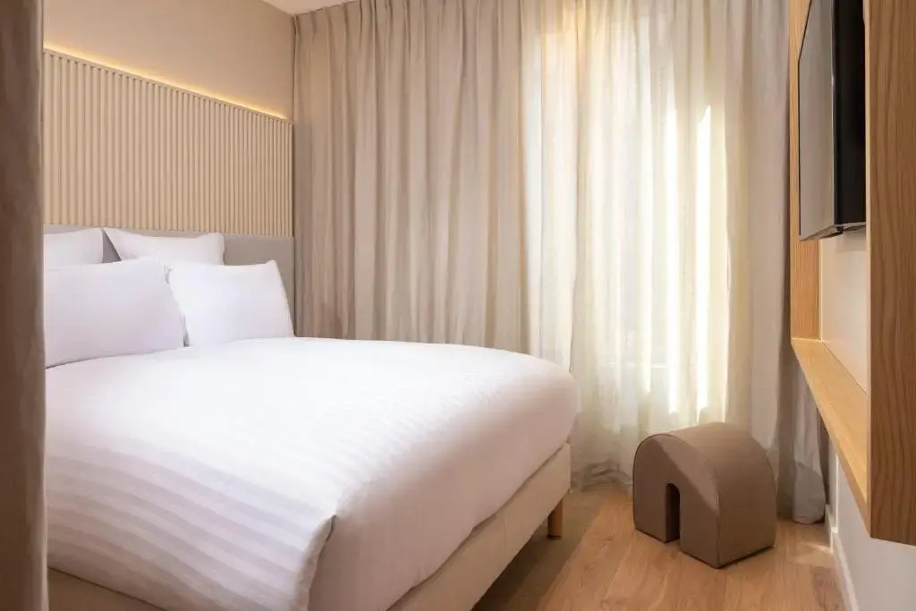 Superior Double room with balcony (full double bed)