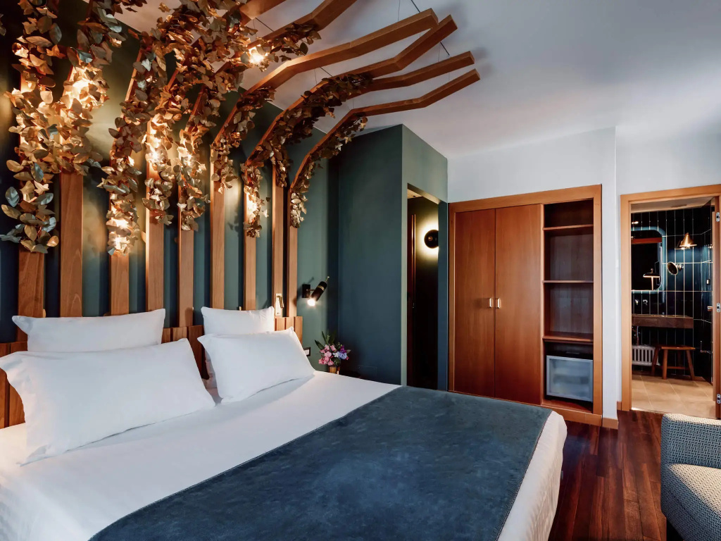 Deluxe Double room (full double bed)
