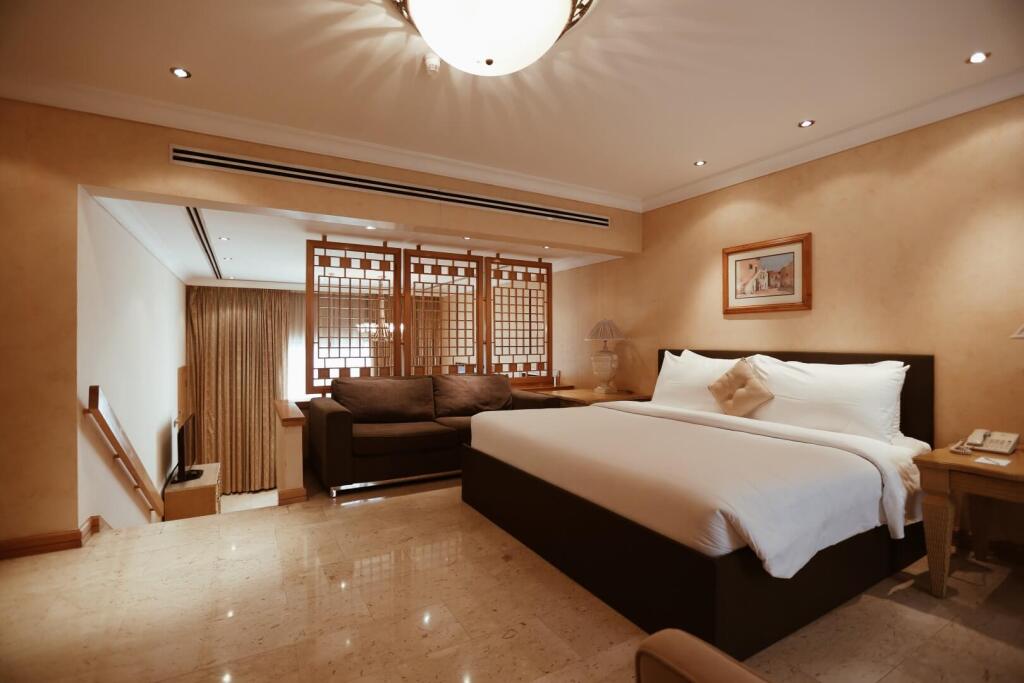Dubai Marine Beach Resort & Spa