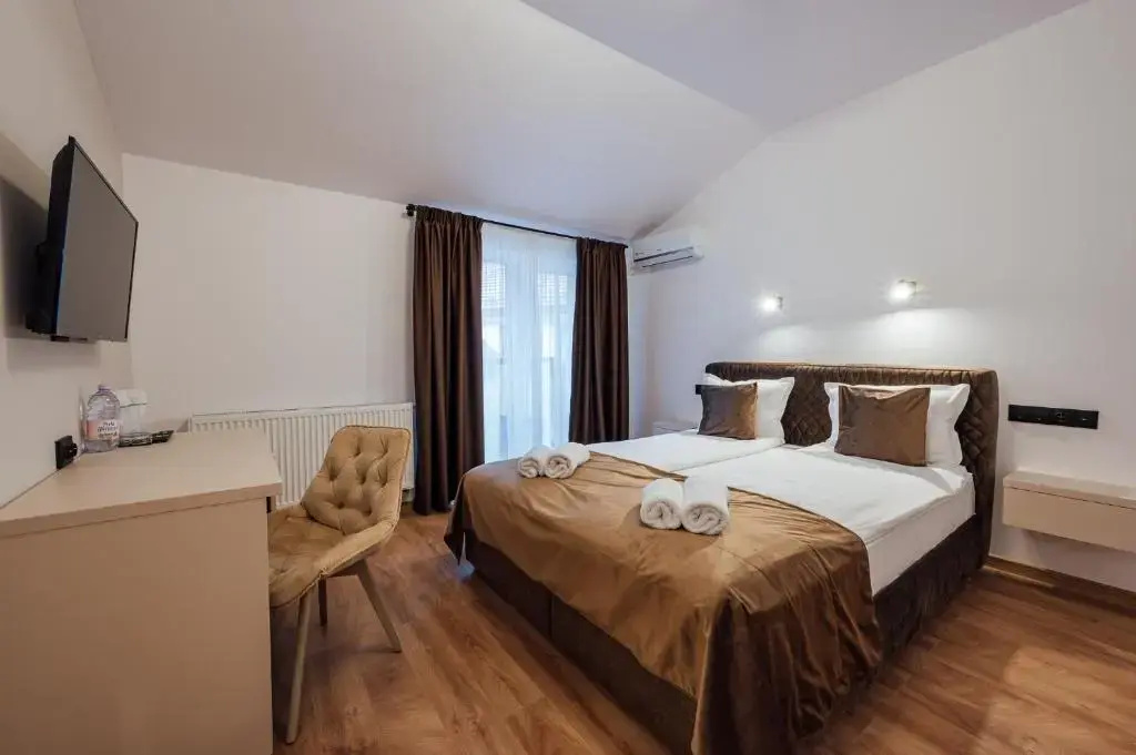 Deluxe Double Attic room (full double bed)