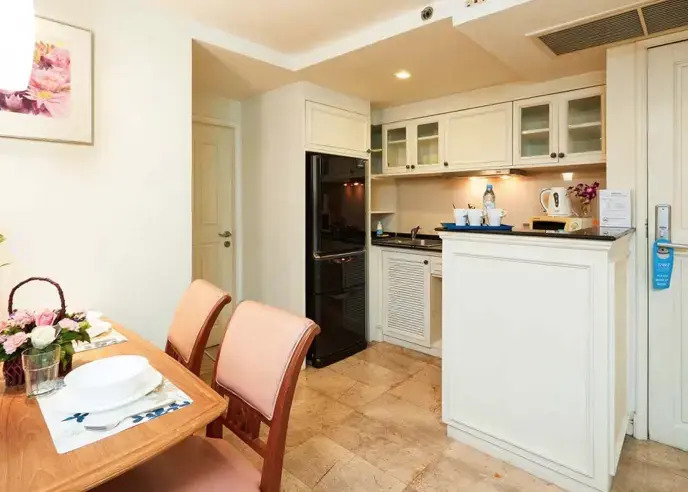 Трёхместный люкс с 2 комнатами в Sabai Sathorn Service Apartment