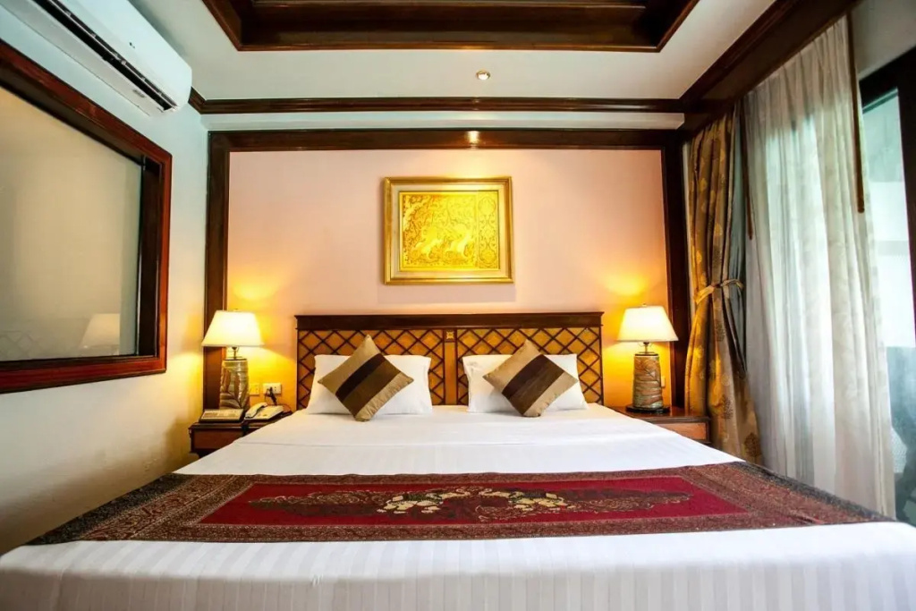 Pool Access Double room (full double bed)