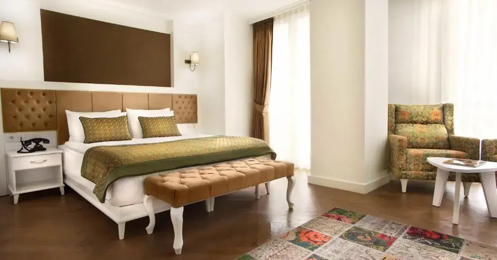 Deluxe Double Suite (full double bed)