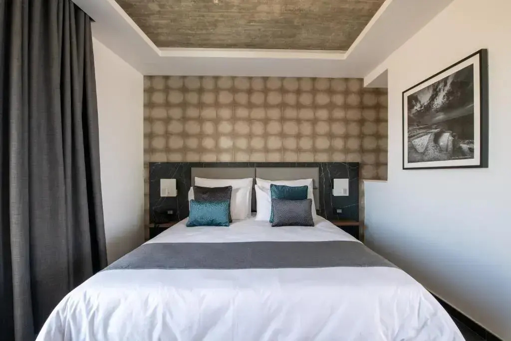 Presidential Double Suite with balcony and with view (full double bed)