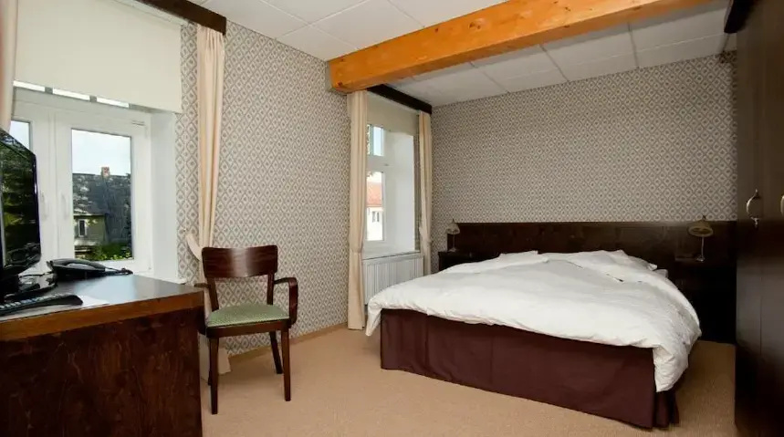Double room (full double bed)