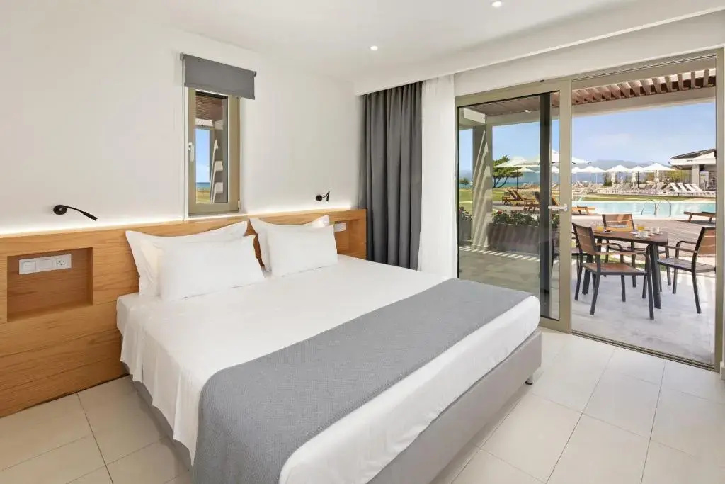Deluxe Double Suite with sea view (full double bed)