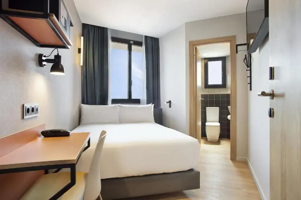 Mini Double room (full double bed)
