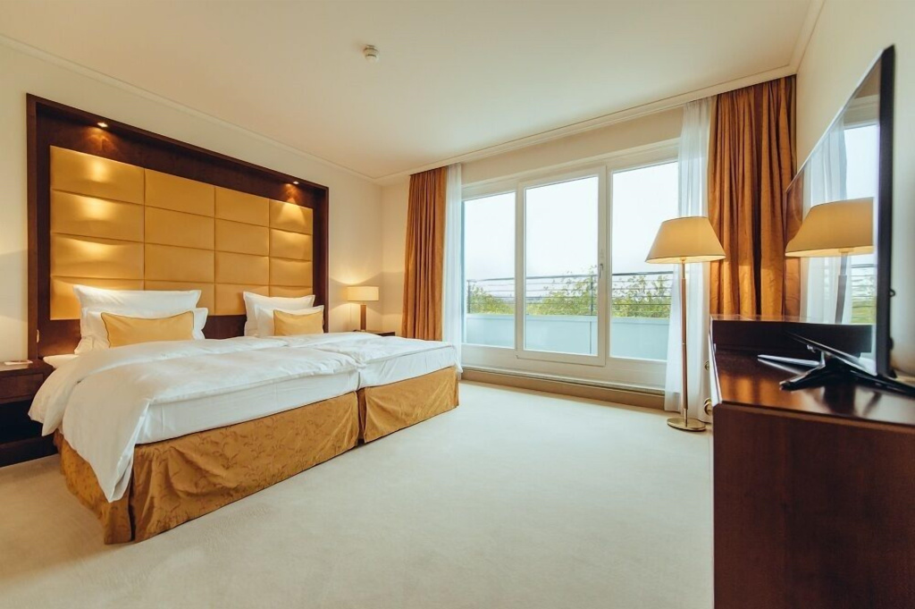 Grand Double Suite (full double bed)