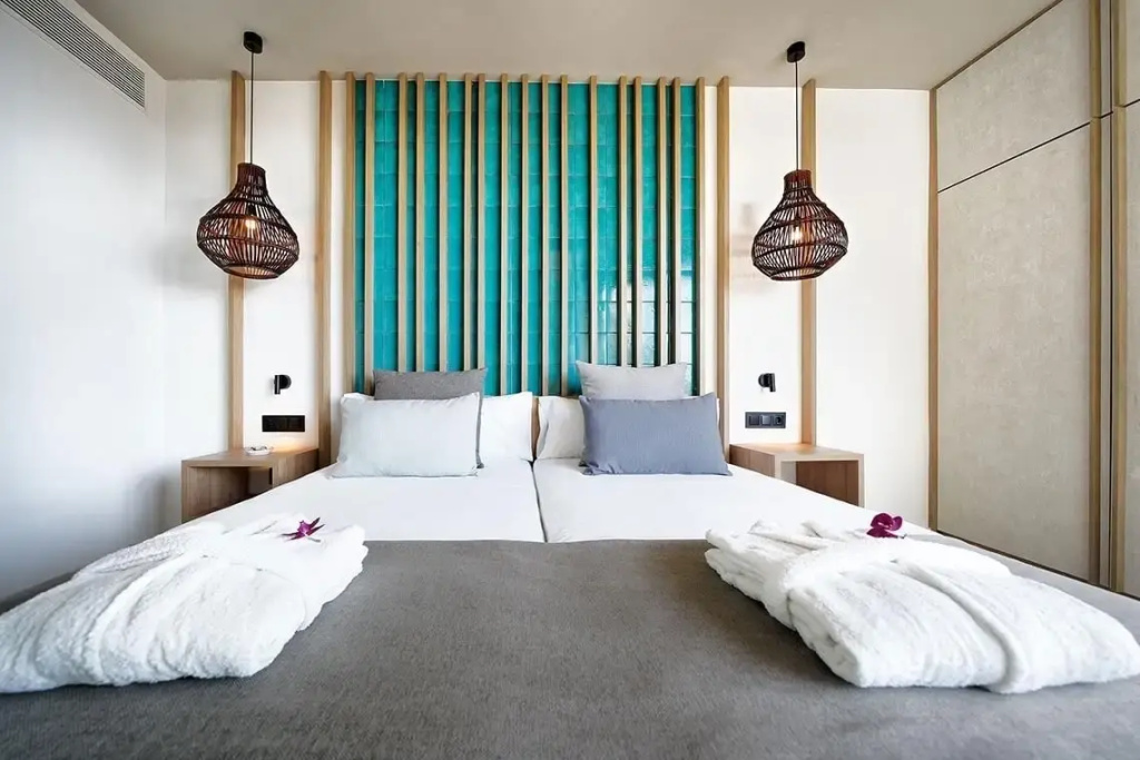 Excellence Double Suite with pool view (twin beds)